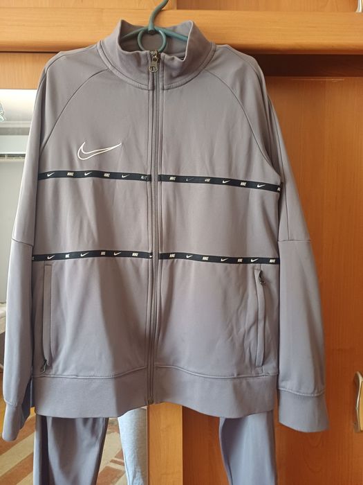 Спортивний костюм фірми Nike на зріст 150