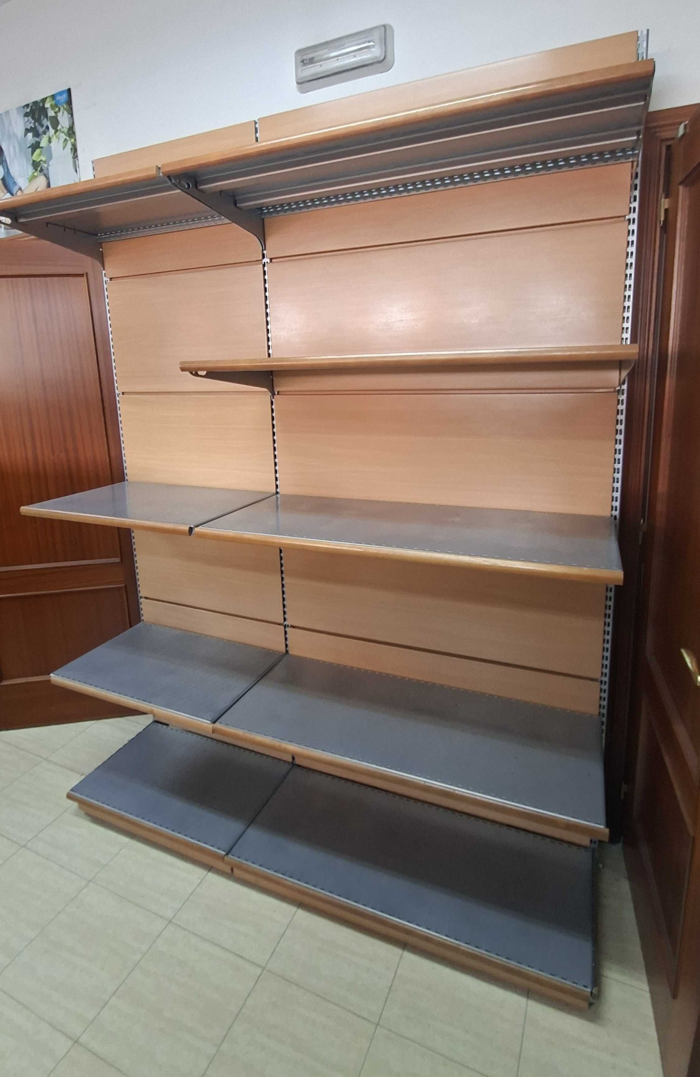 Conjunto de estantes em alumínio