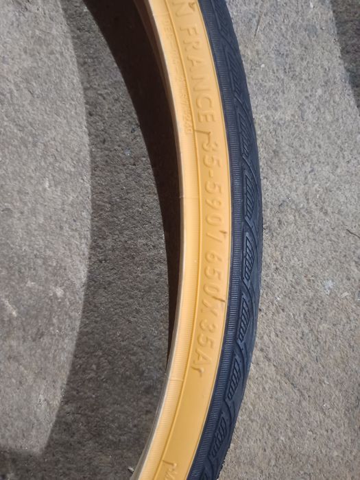 Vende se pneus de bicicleta pasteleira