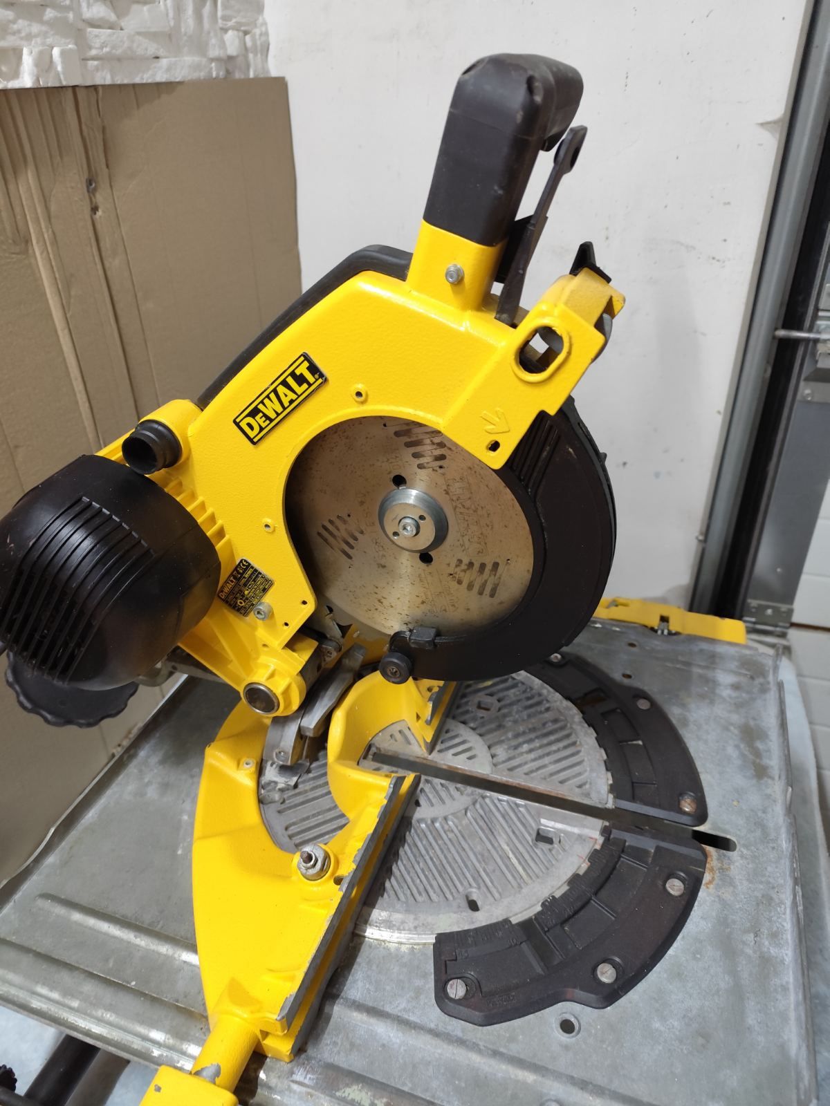 DeWalt DW743 пила реверсивна Деволт торцовка станок циркулярна