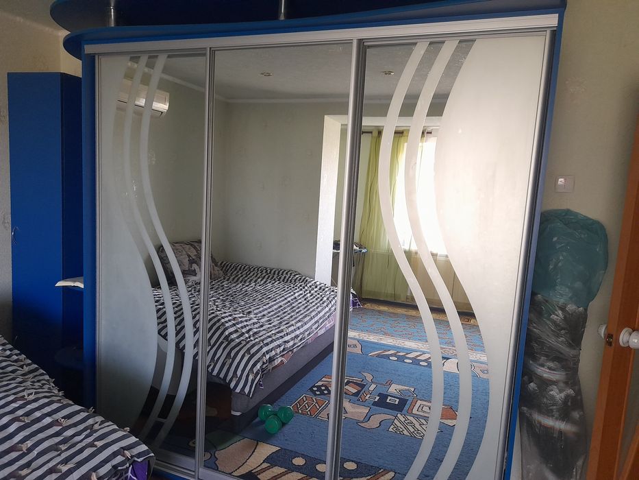 Шкаф купе в гарному стані