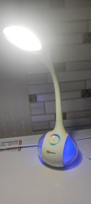 Настільна лампа.