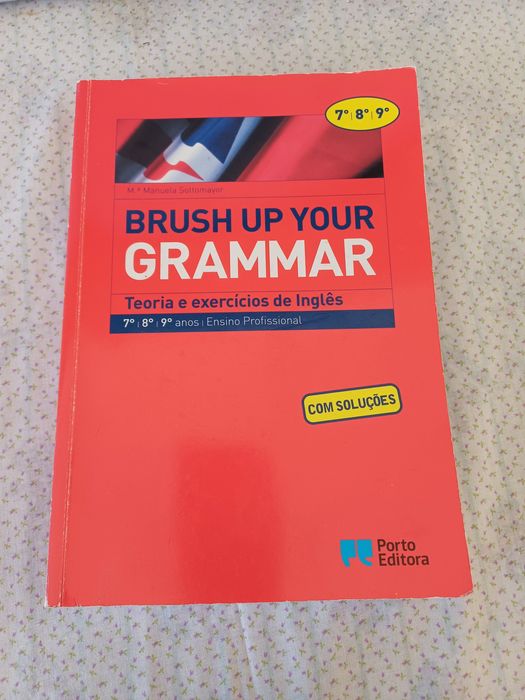Livro de exercícios de inglês.