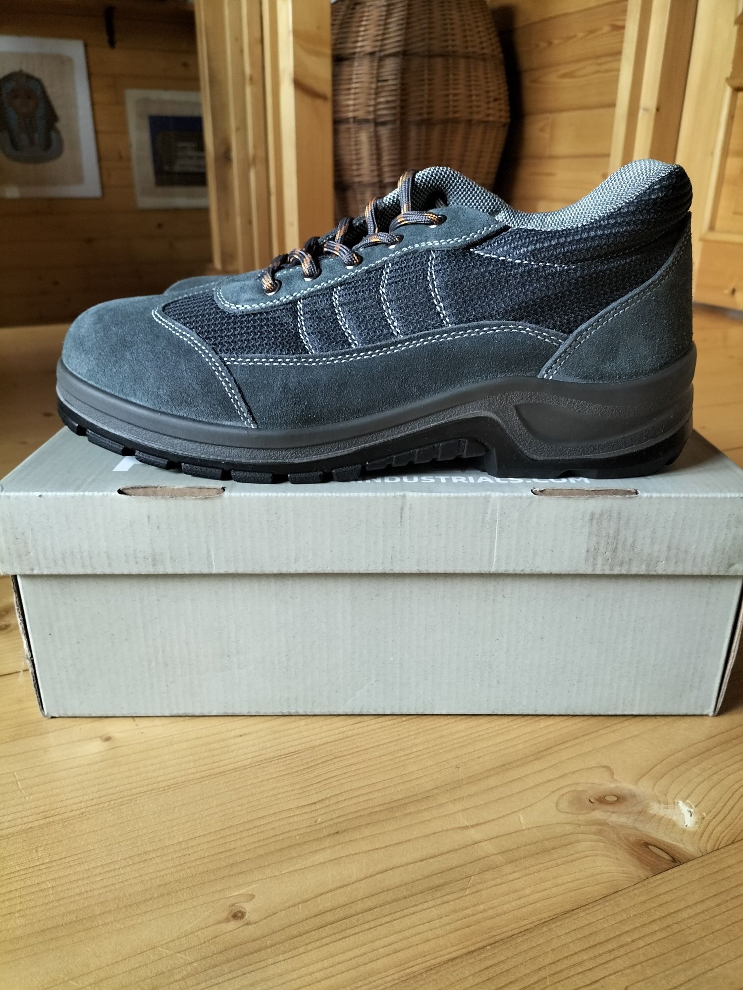 Buty robocze Bata 45 nowe