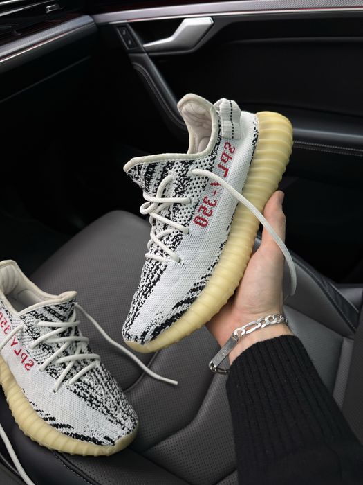 Adidas Yeezy Yzy Boost 350 Zebra V2 Sneakers