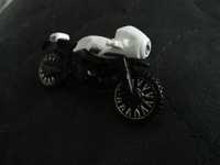 Hot Wheels motocykl BMW R NineT Racer - biały