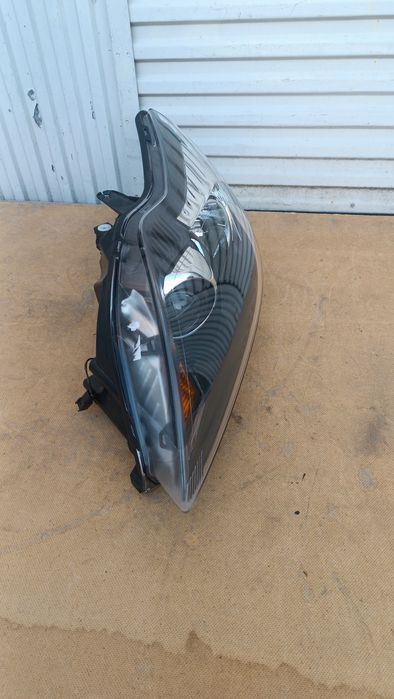 Vendo farol esquerdo de Ford focus  xénon ano 2006/10