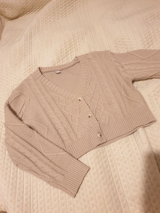 Sweterek krótki 140cm.