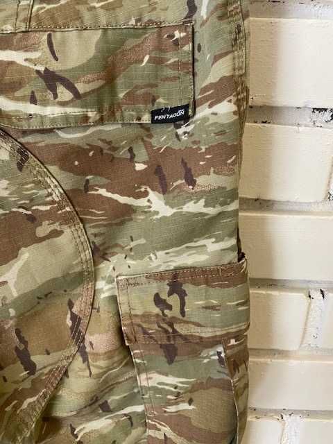 Męskie spodnie moro marki Pentagon