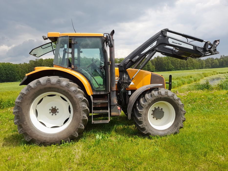 Renault Ares 640 z ladowaczem quick