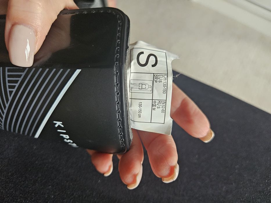 Czarne ochraniacze na piszczele dziecięce S Kipsta nowe bez metki,