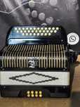 Vendo concertina tell 3  está toda restaurada em fã lá ré