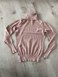 Sweter z golfem pudrowy roz