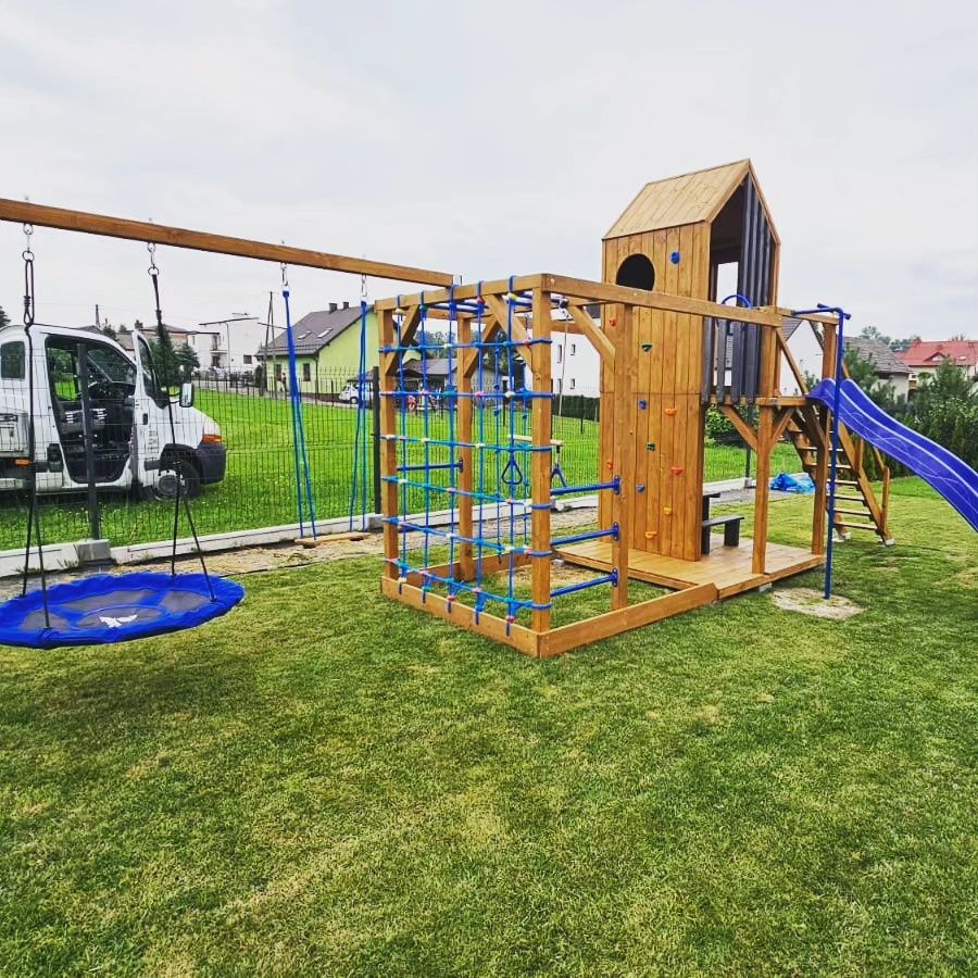 Drewniany plac zabaw MAŁPI GAJ model Blaze Max Nowoczesna Stodoła