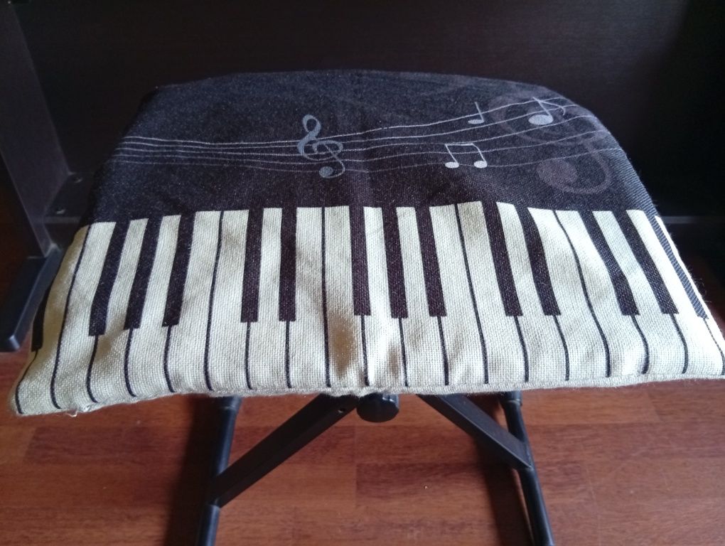 Vendo Piano Marca ORLA marca italiana+Banco+Almofada (Negociável)