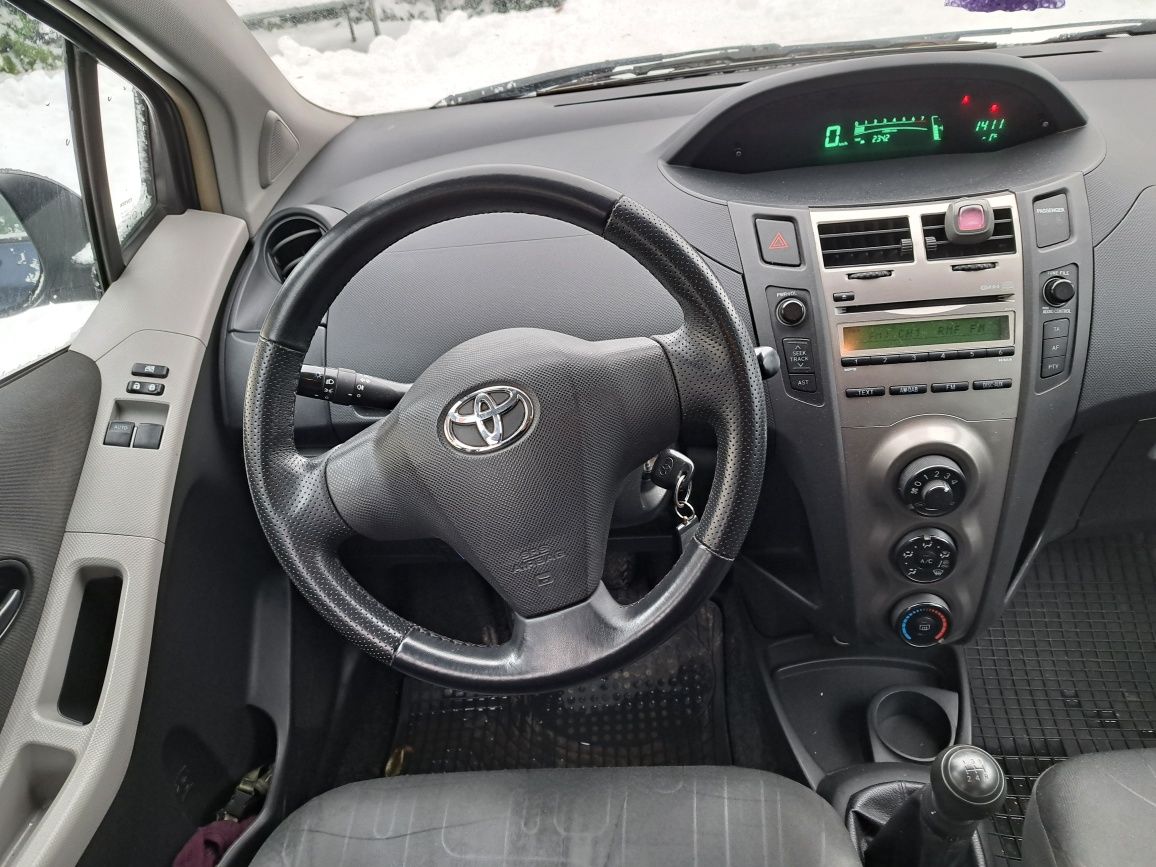 Toyota Yaris 2011r