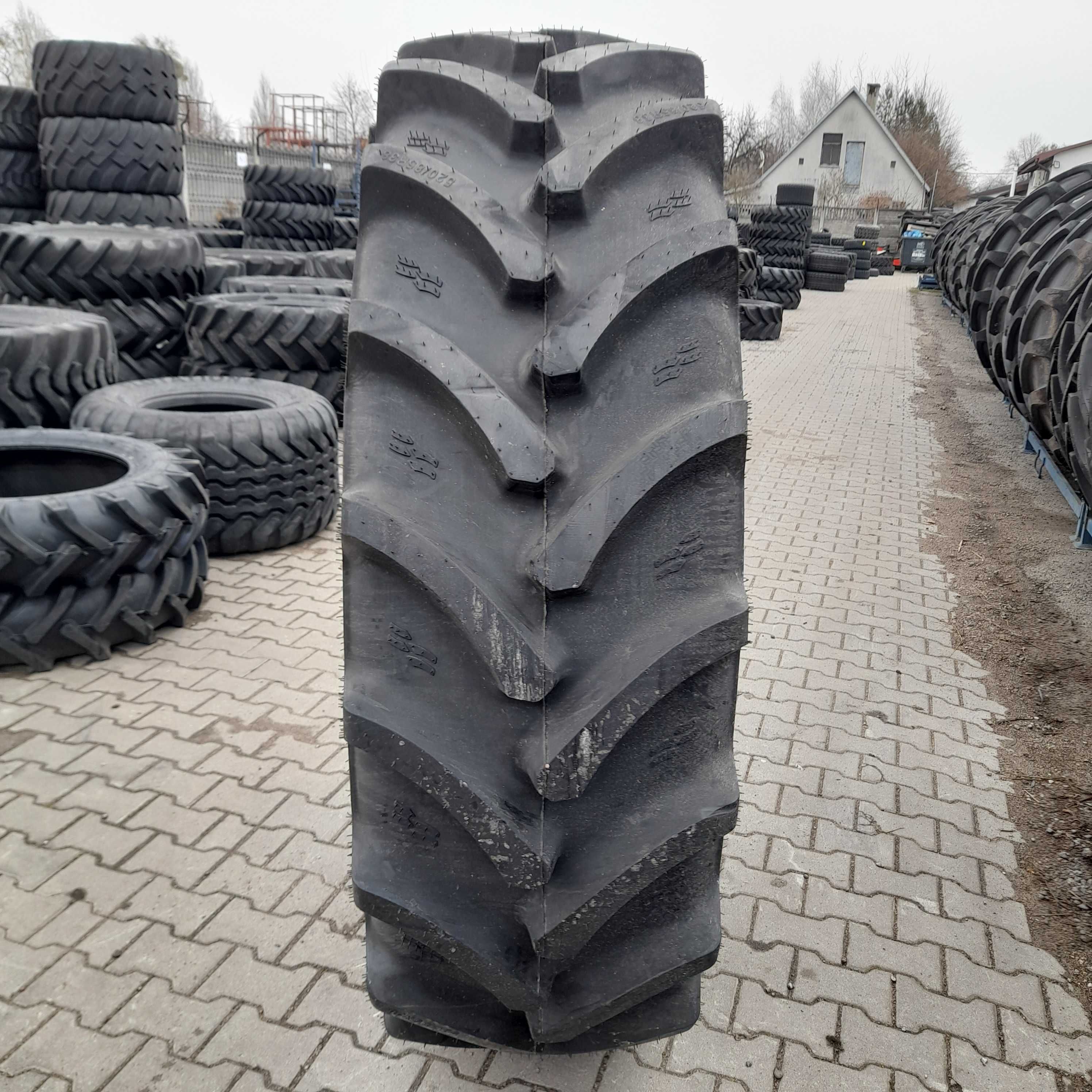 Opona 520/85R38 (20.8 R 38) 155D Earth-Pro 853 Galaxy