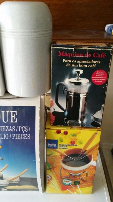 Lote mala e fondue e maquina cozer ovos e termo