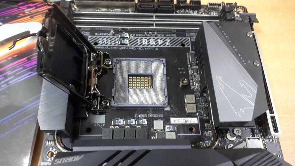 Материнська плата GIGABYTE Z490I AORUS ULTRA