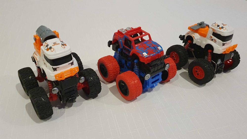 Autka zwykłe i z naciągiem oraz resoraki Monster Truck (9szt.)