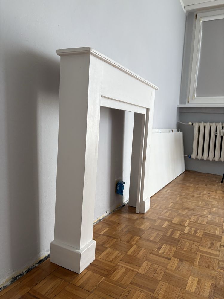 Portal kominkowy drewniany bialy