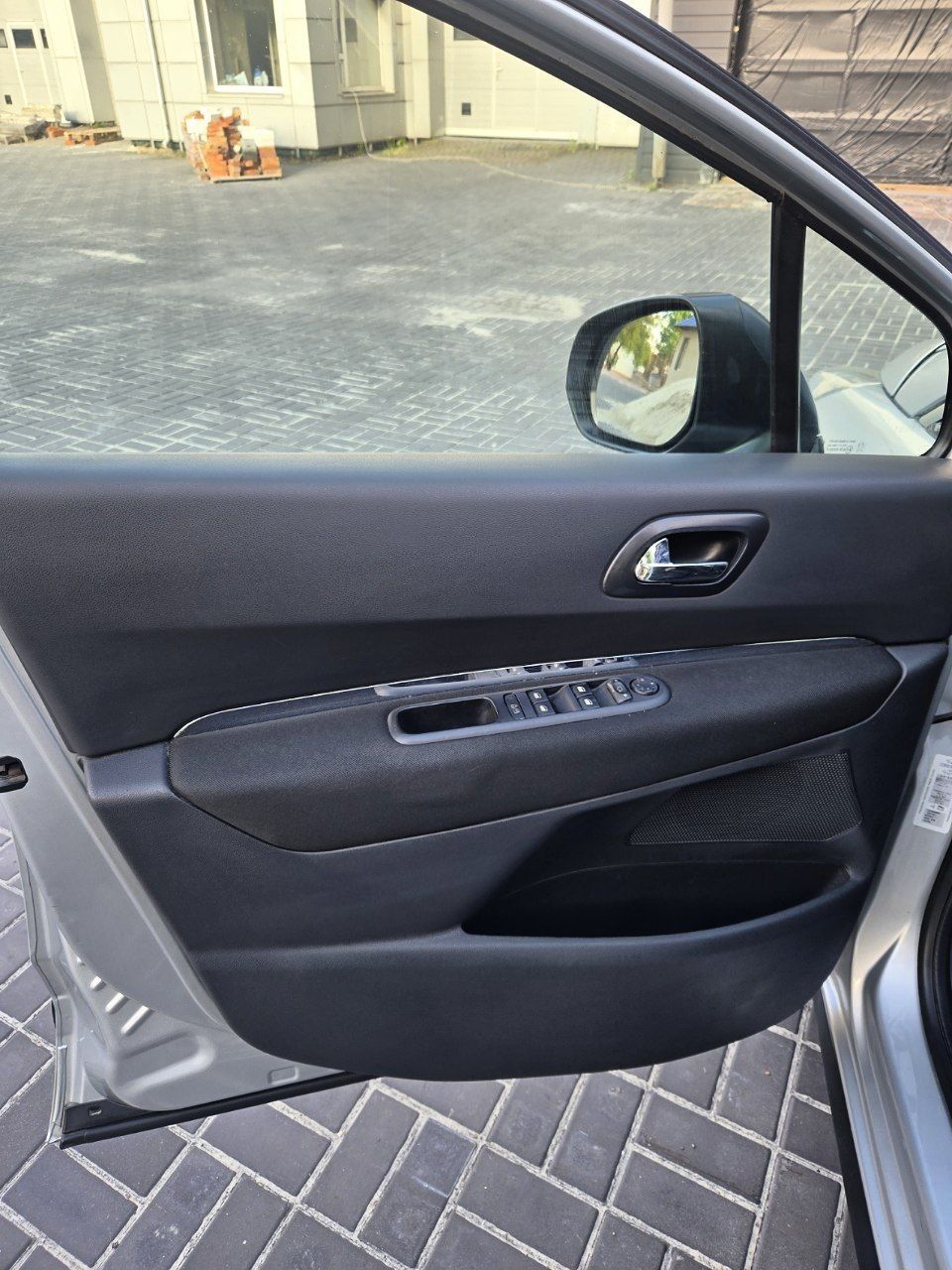 Продам Пежо 3008 1.6 MPI