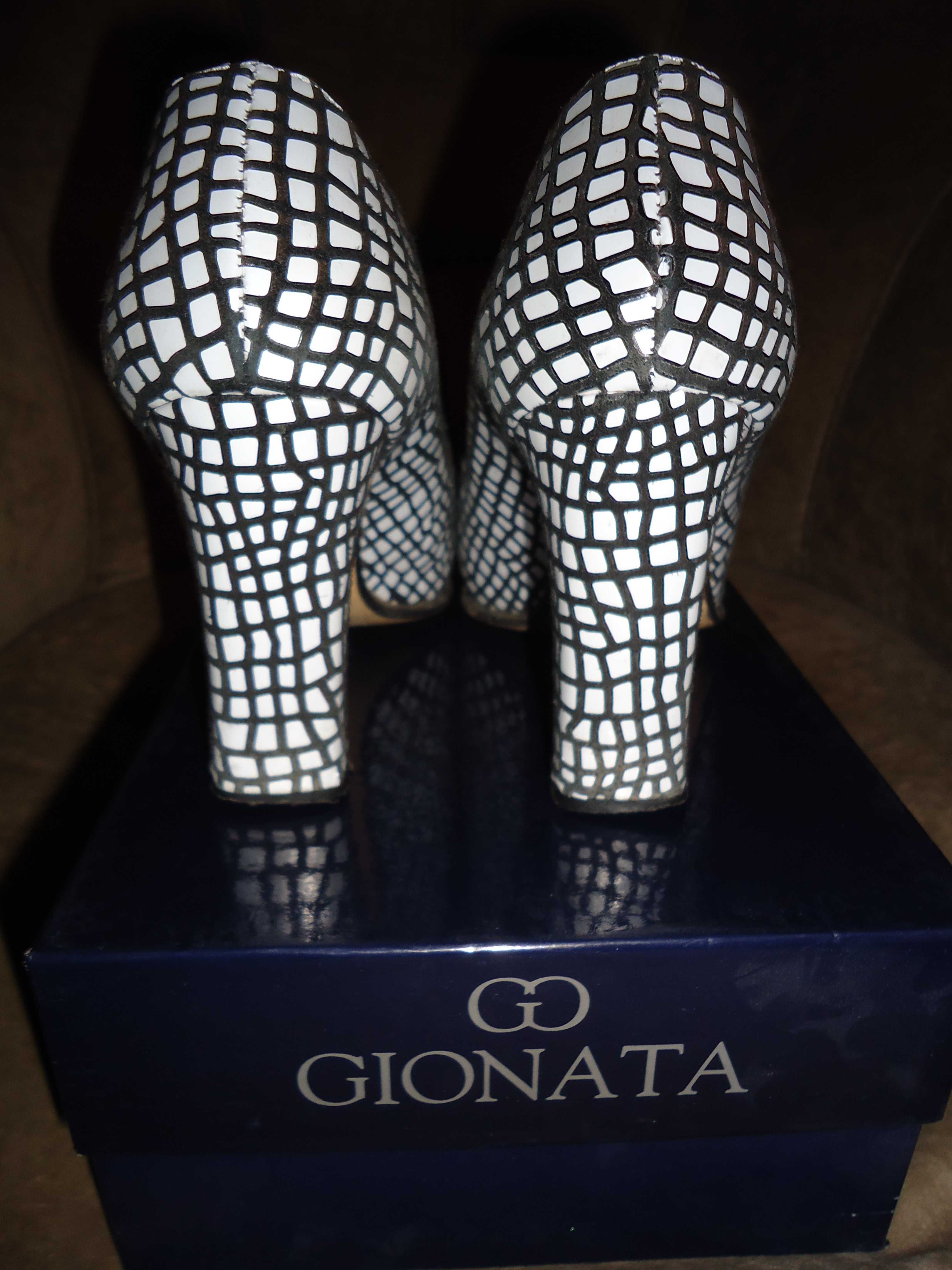 Туфли женские производства Италии