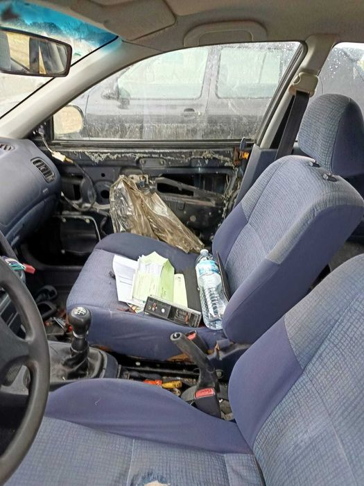 Mitsubishi carisma 1.6 para peças