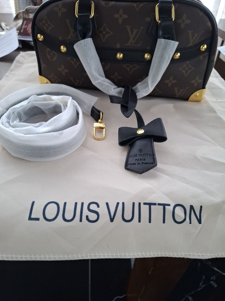 Mala LV nova,toda a registado com marca