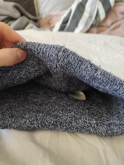 Sprzedam czapkę z pomponem