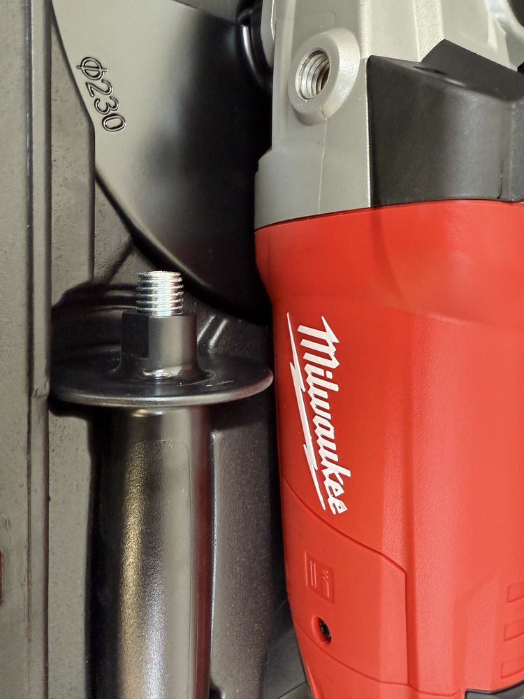Болгарка Milwaukee AG 22-230 D-SET(4933440292)