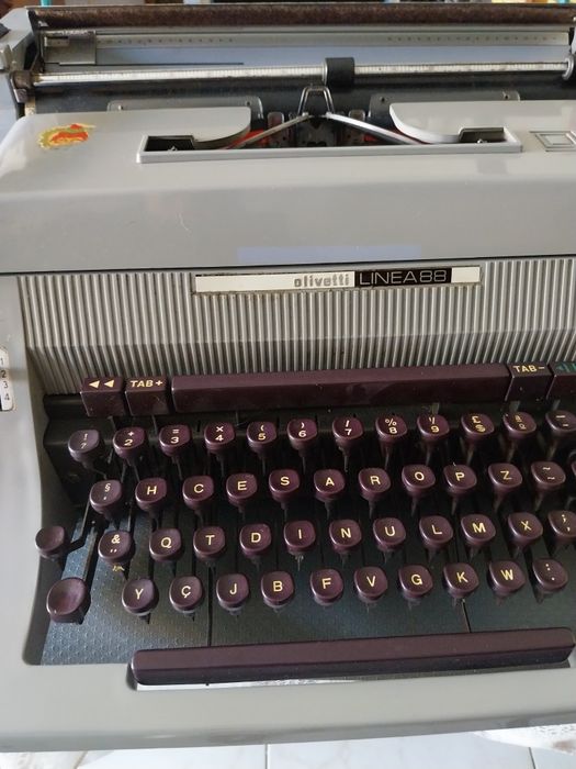 Maquina escrever olivetti impecavel