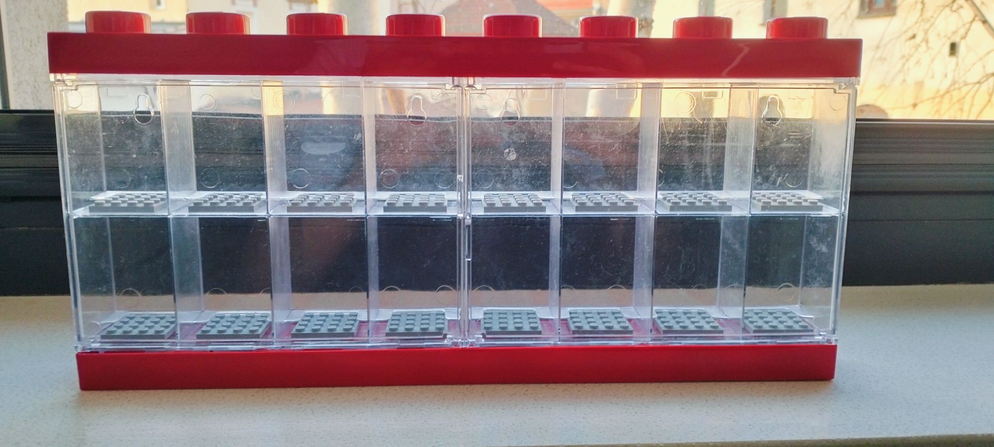 Gablota na 16 figurek LEGO