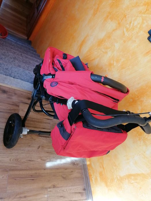 Wózek Jane trójkołowy posiada hamulec w zestawie torba, przewijak