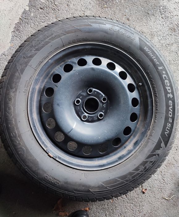 Opony zimowe 215/65R17  na felgach stalowych