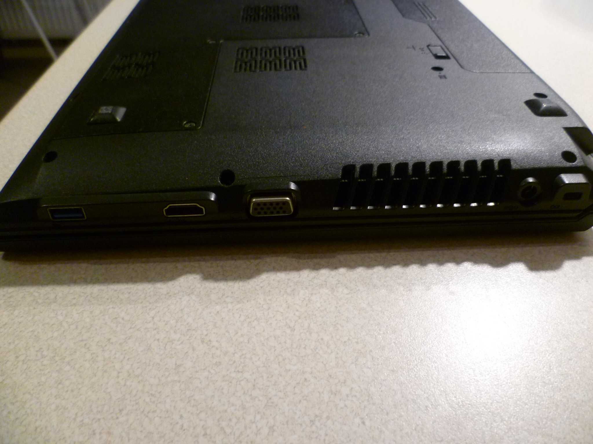 Lenovo B575e. Kompletny.