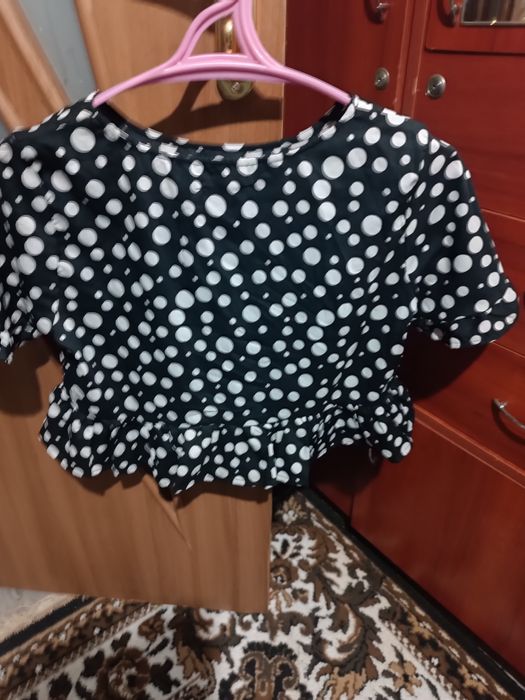 Красива укорочена блуза