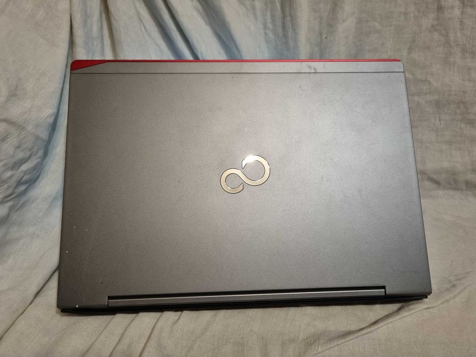 Fujitsu Lifebook U745 – i5 / 8 GB / 128 GB SSD / Windows 11 Pro