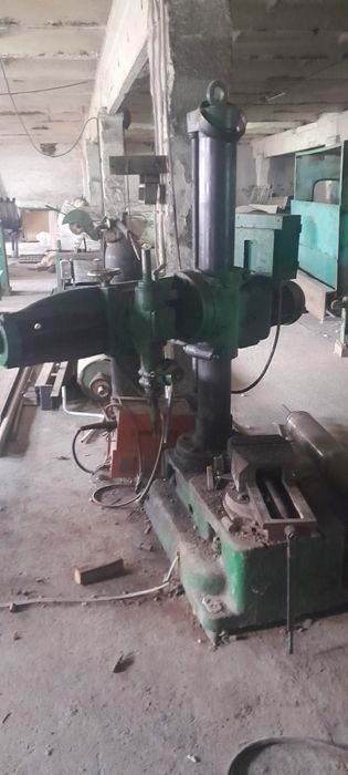 Розпродаж слюсарного обладнання. Чесальні машини. Погрузчик.