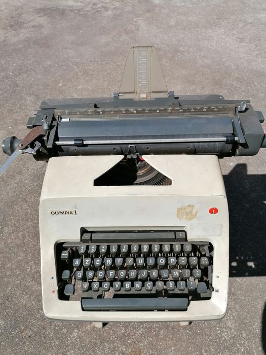 Maquina de escrever antiga