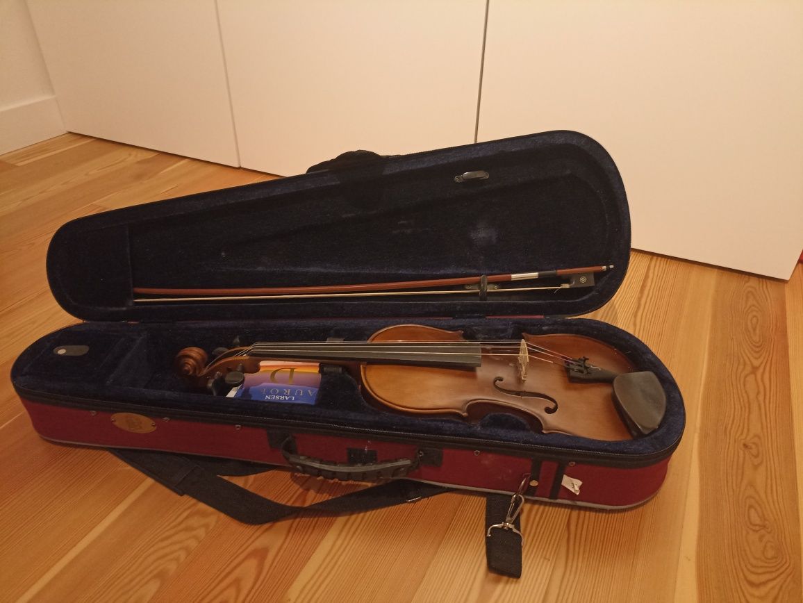 Violino 4/4 com resina e cordas extra incluídas, mais encosto de ombro