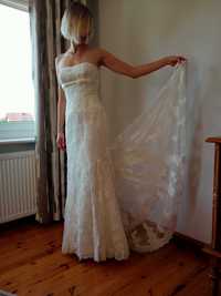 Suknia ślubna Pronovias z welonem