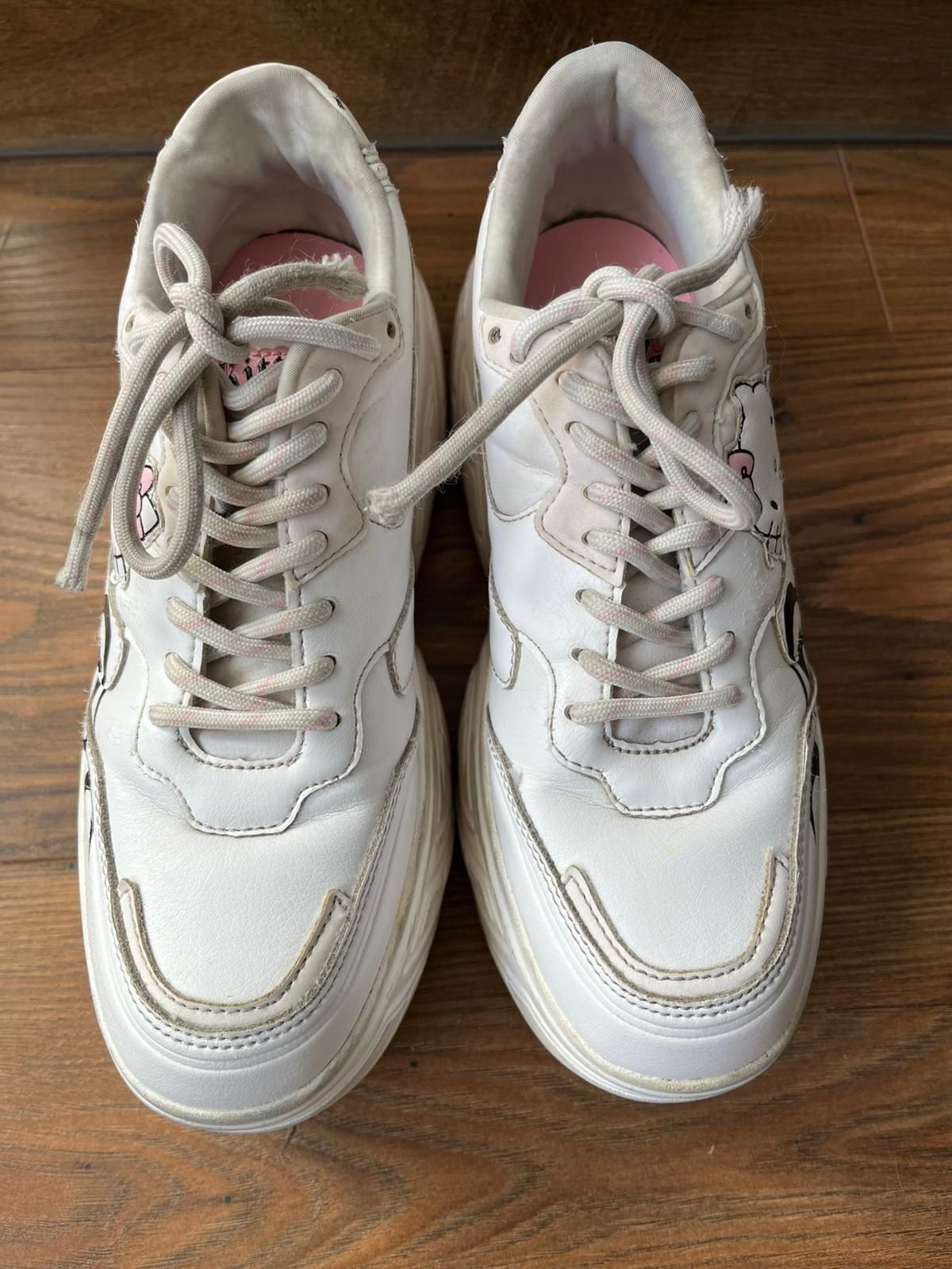 Buty Hello Kitty Bershka