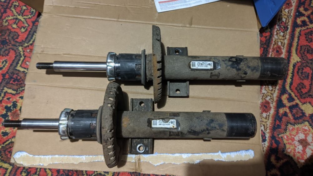 Стойки передние Skoda Fabia 2