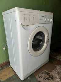 Продается стиральная машина indesit ws84tx