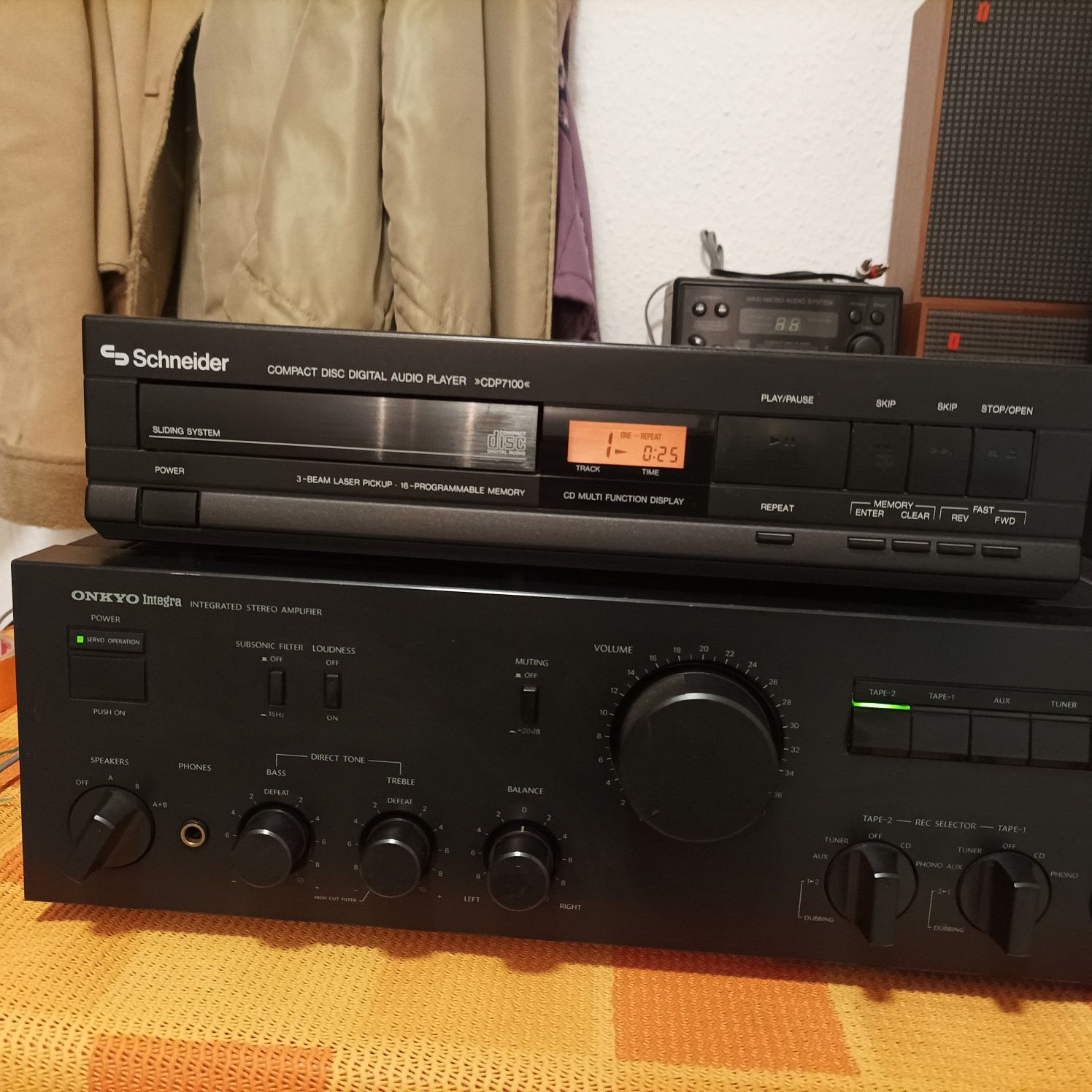 CD   Schneider CDP-7100