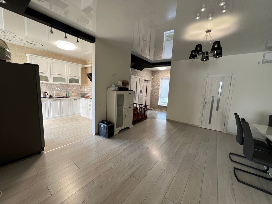 БЕЗ КОМІСІЇ. Продаж будинку з ремонтос тв меблями