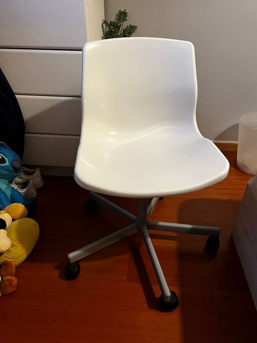 Secretária com cadeira ikea