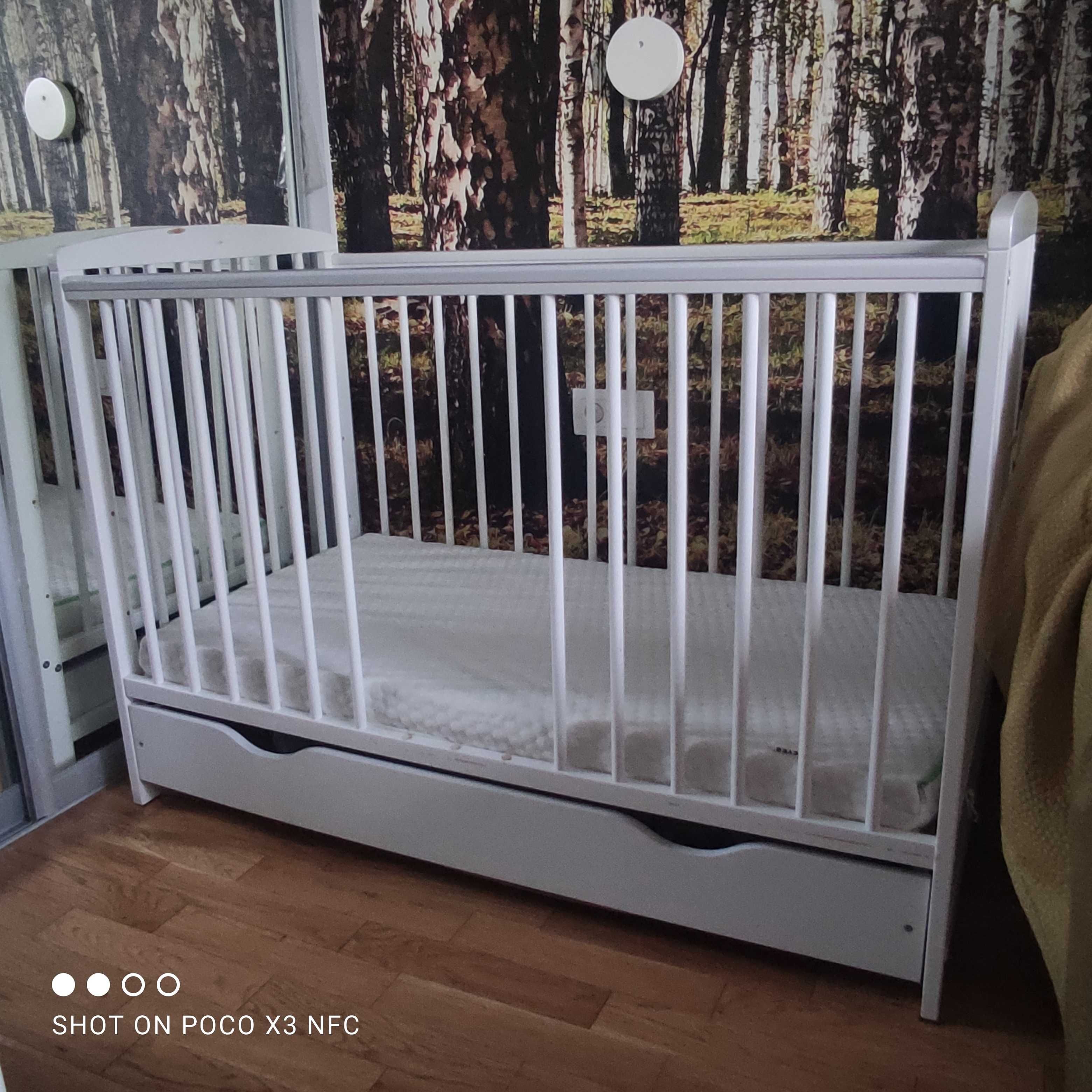 DWA łóżeczka niemowlęce z super materacami i gryzakami