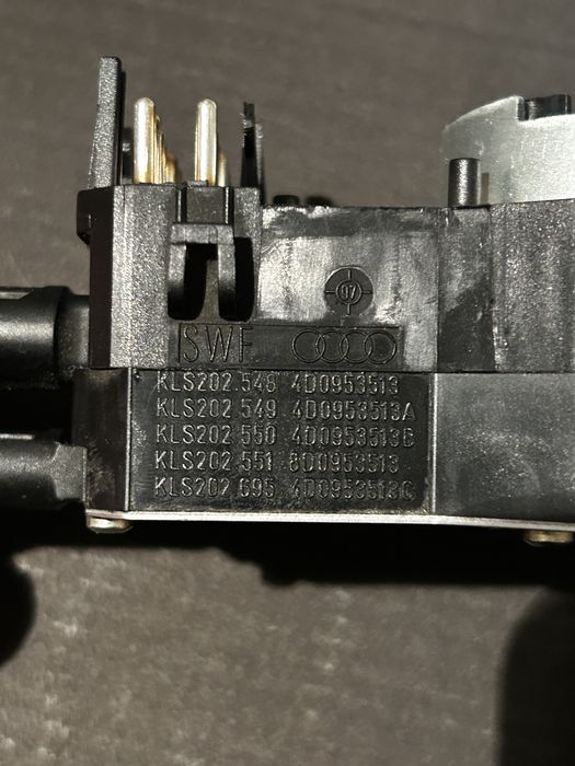 Продам стрикозу (гітару) на Audi A6 C4 (1994–1997)